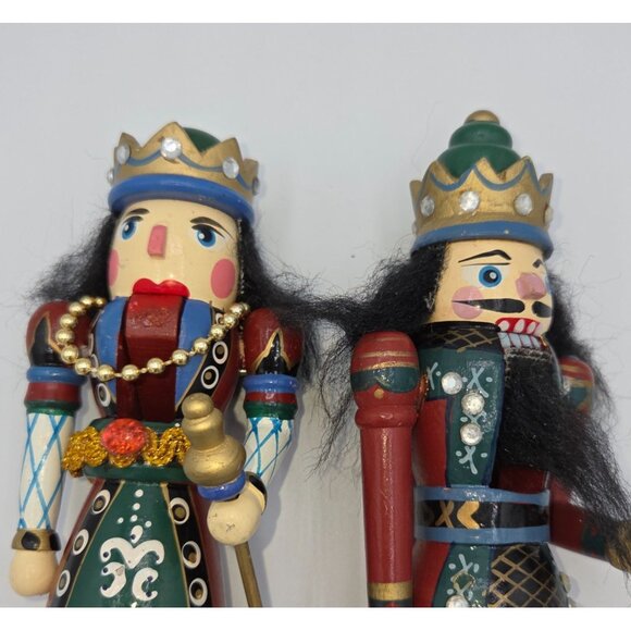 vintage Terry's Village King & Queen Nutcracker Set. - Picture 5 of 7